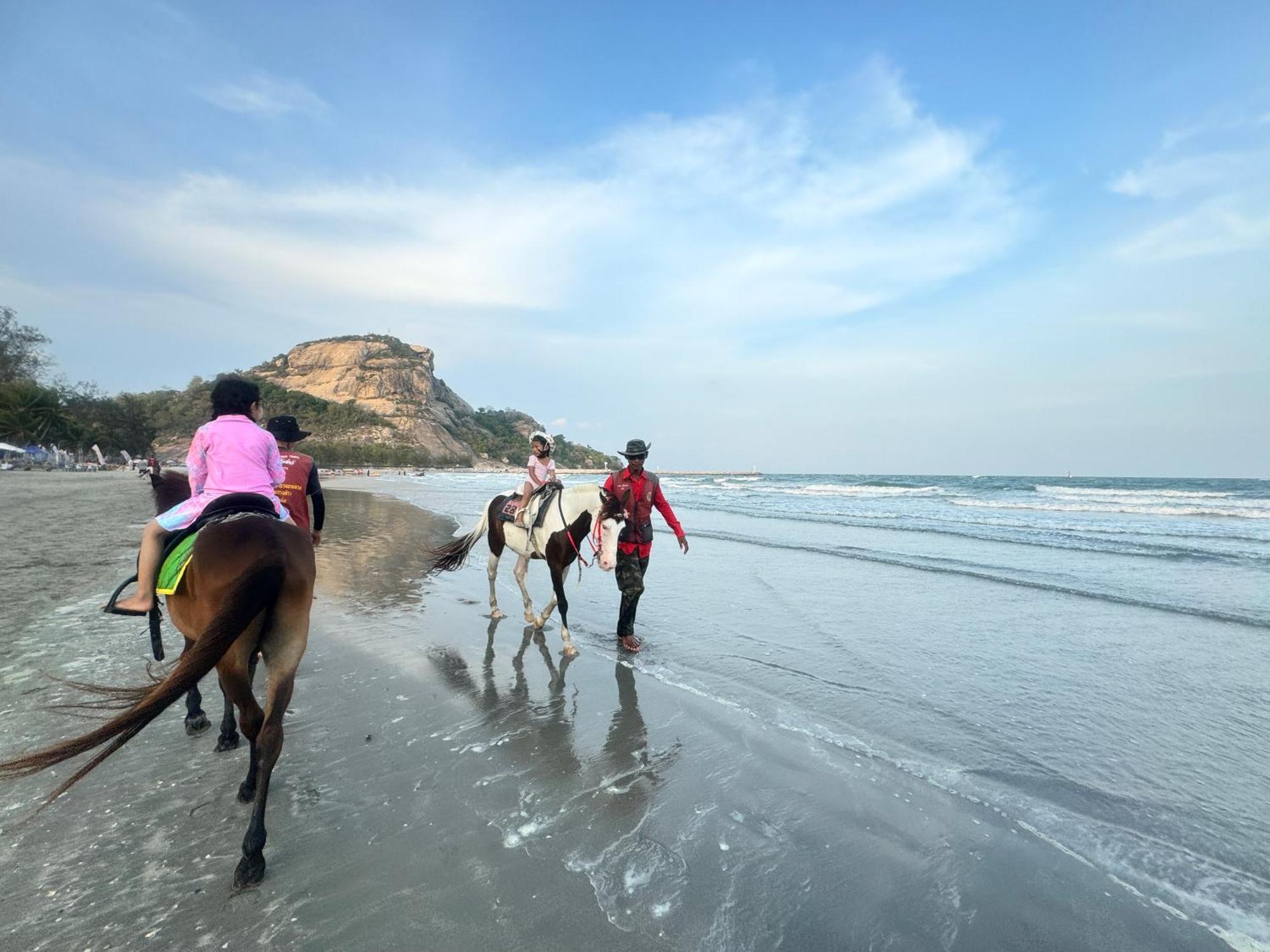 Sea&Mountain View,5 Mins Walk To Famous Beach With King Size Bed 华欣 外观 照片
