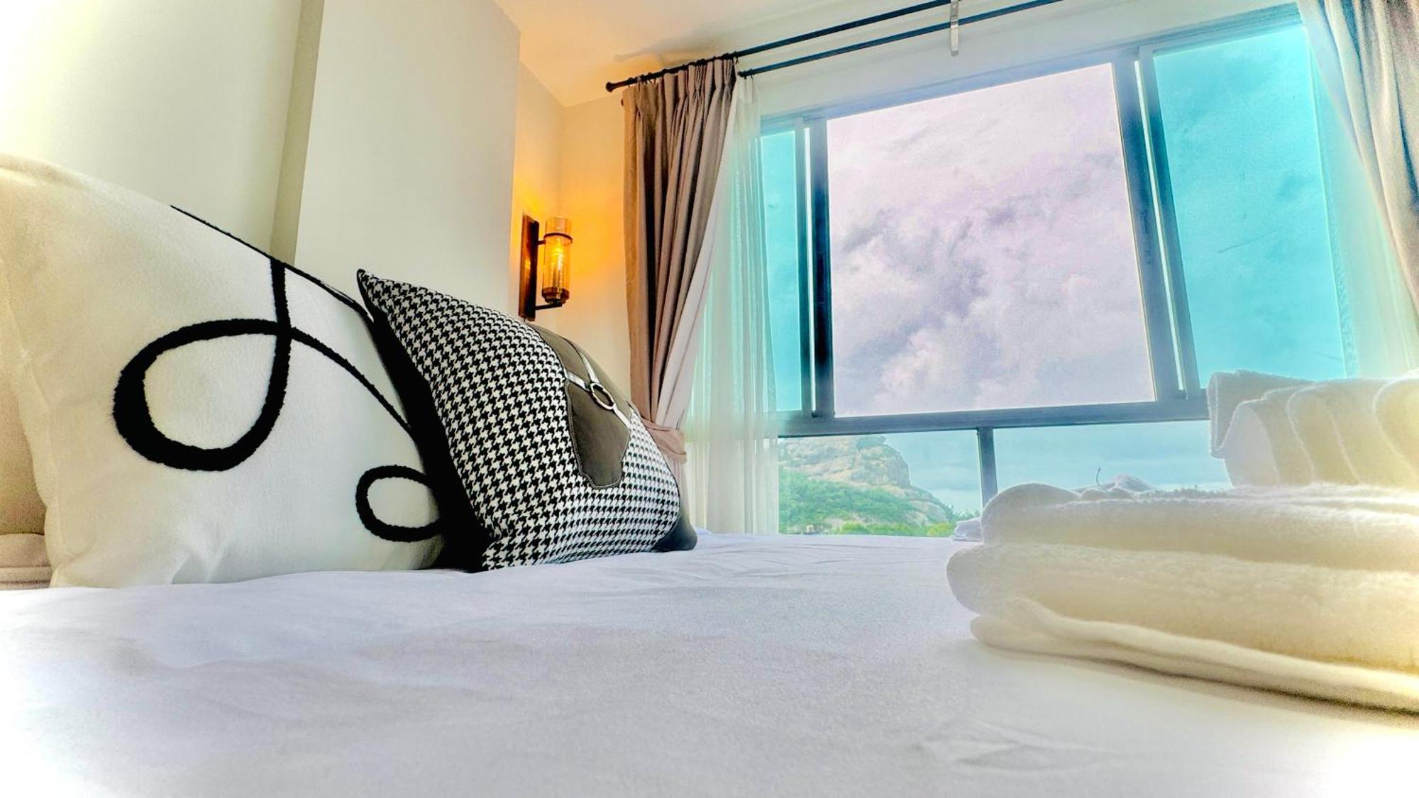Sea&Mountain View,5 Mins Walk To Famous Beach With King Size Bed 华欣 外观 照片